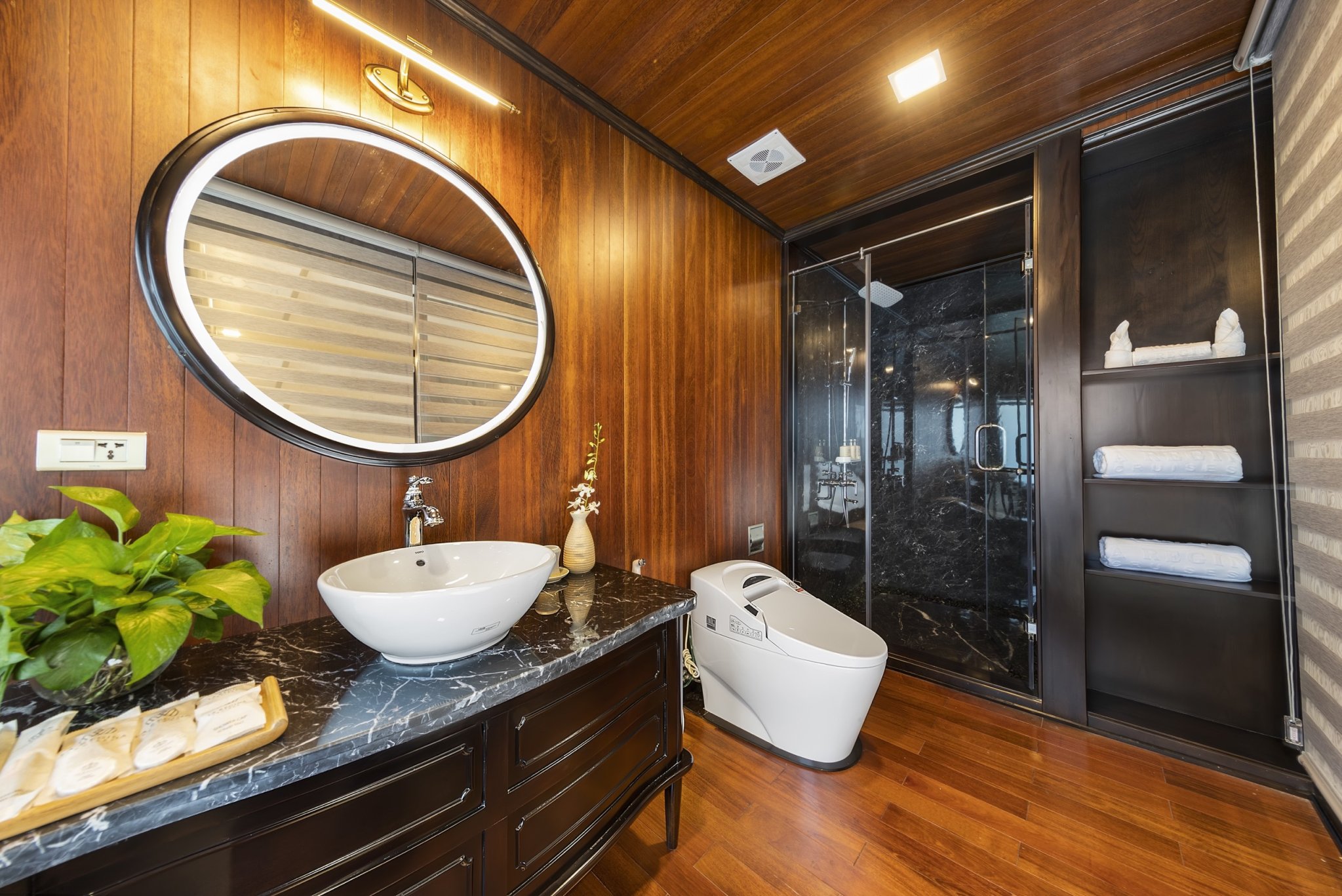 La Regina Grand - Vịnh Lan Hạ - Ảnh 4